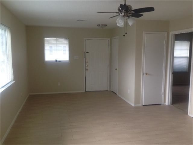 Foto del edificio - 6343 Settlers Square Ln