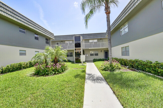 Building Photo - 403 Normandy Ln