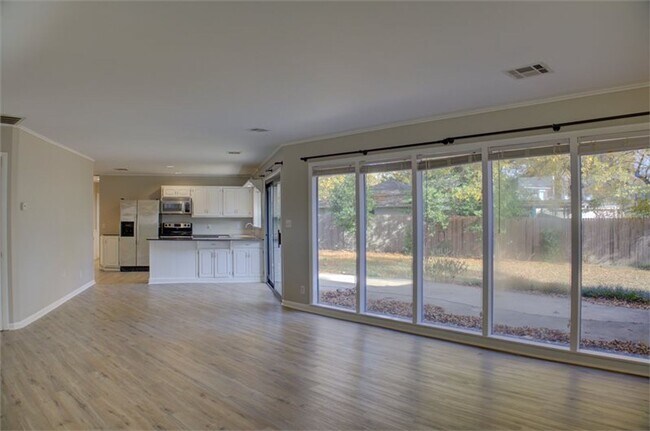 Building Photo - Beautiful Corner Lot, Circle Drive Near Ex...