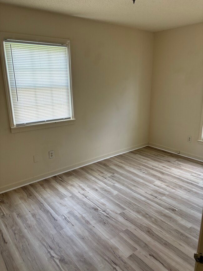 Foto del edificio - 1906 Wickham Ave