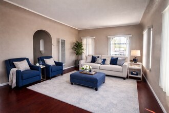 Building Photo - 211 W 21st St