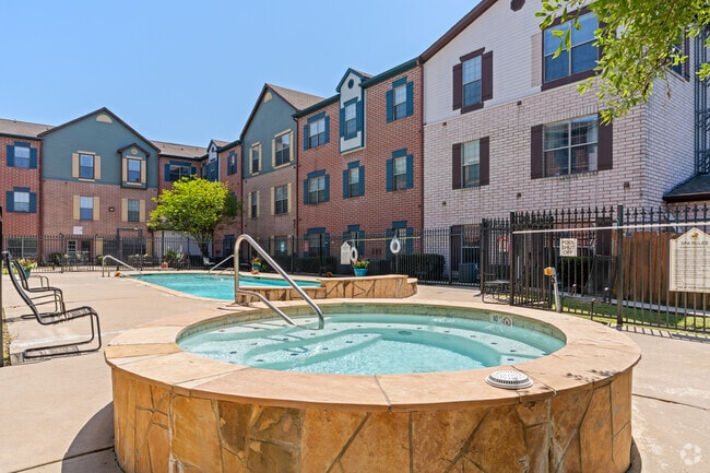 Jacuzzi - Manor at Jersey Village