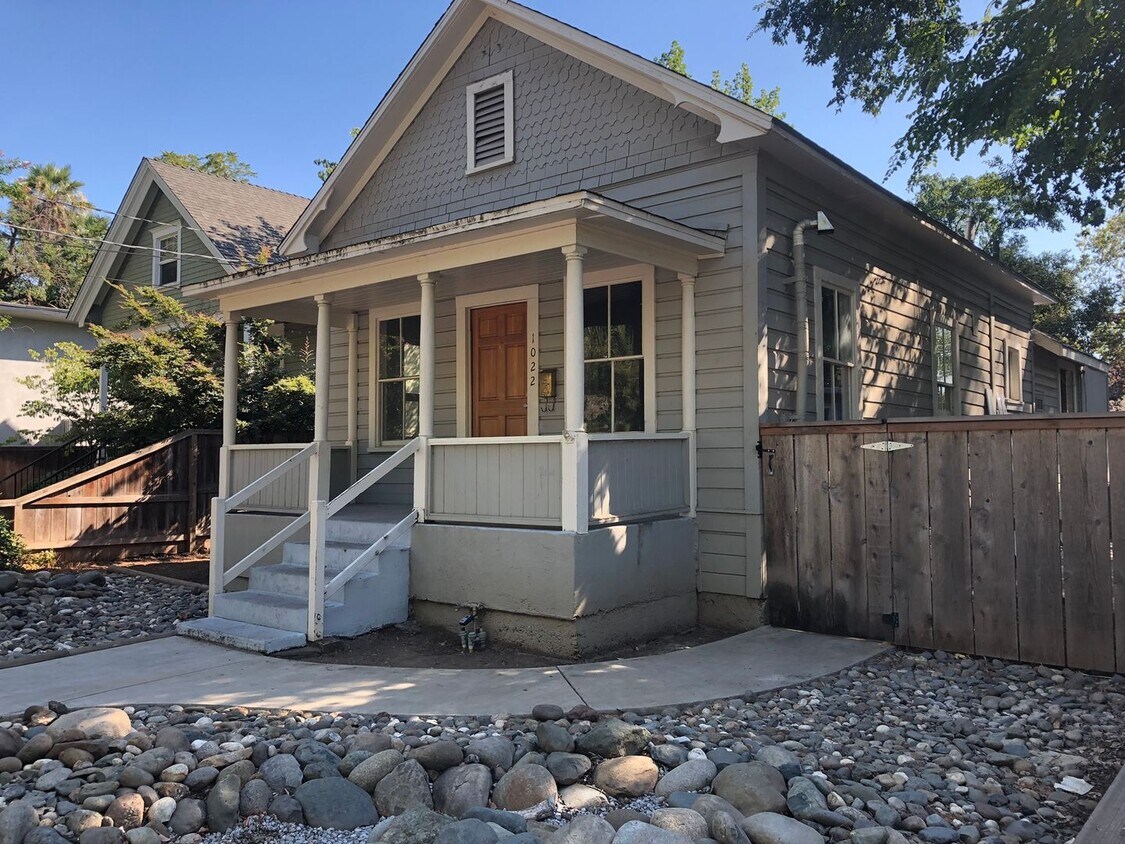 Foto principal - **Reserve for SUMMER 2026** - Beautiful Craftsman in Historic Barber District