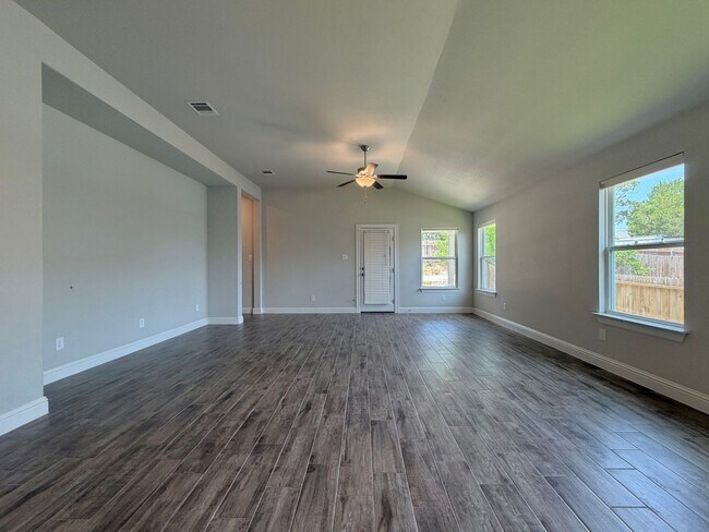 Foto del edificio - 4300 Liberty Ln