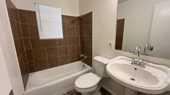 Building Photo - 2221 Candy Ln