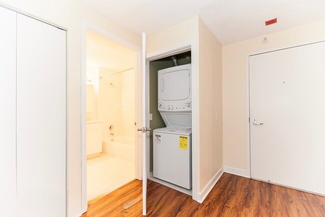 Photo - 545 N Dearborn Pkwy Apartment