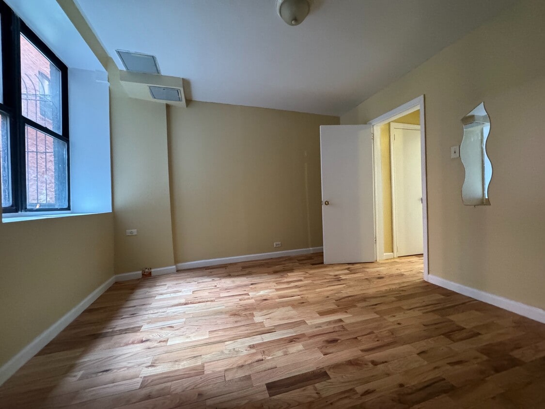 Building Photo - 38-48-48 Sickles St