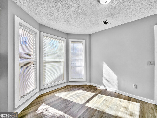 Building Photo - 1552 Golf Link Dr