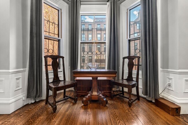 Building Photo - 313 Beacon St