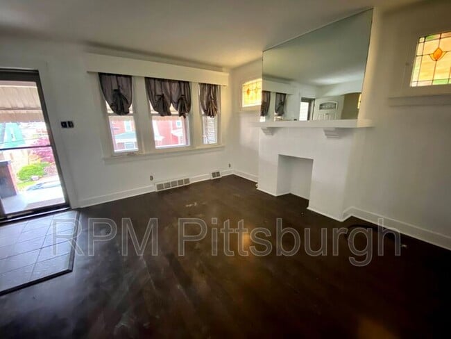 Building Photo - 2721 Pyramid Ave