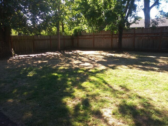 Building Photo - Updated 3 bedroom ranch home in Cedar Hills