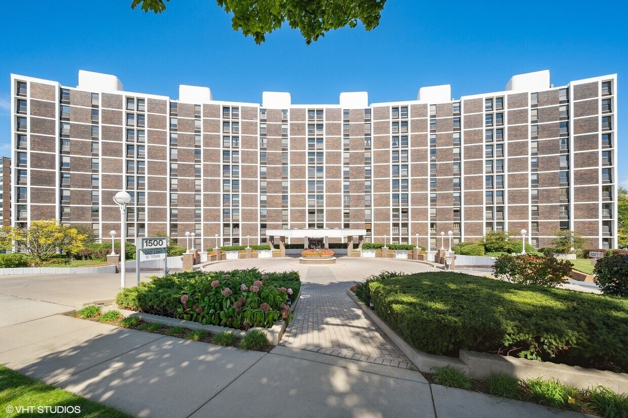 Primary Photo - 1500 Sheridan Rd