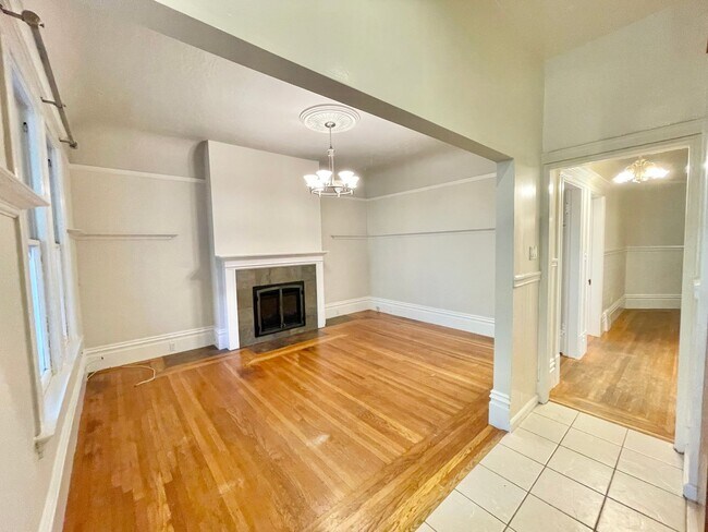 Inner Sunset Full Floor 2BR+/1.5 BA Victor... - Inner Sunset Full Floor 2BR+/1.5 BA Victor... House