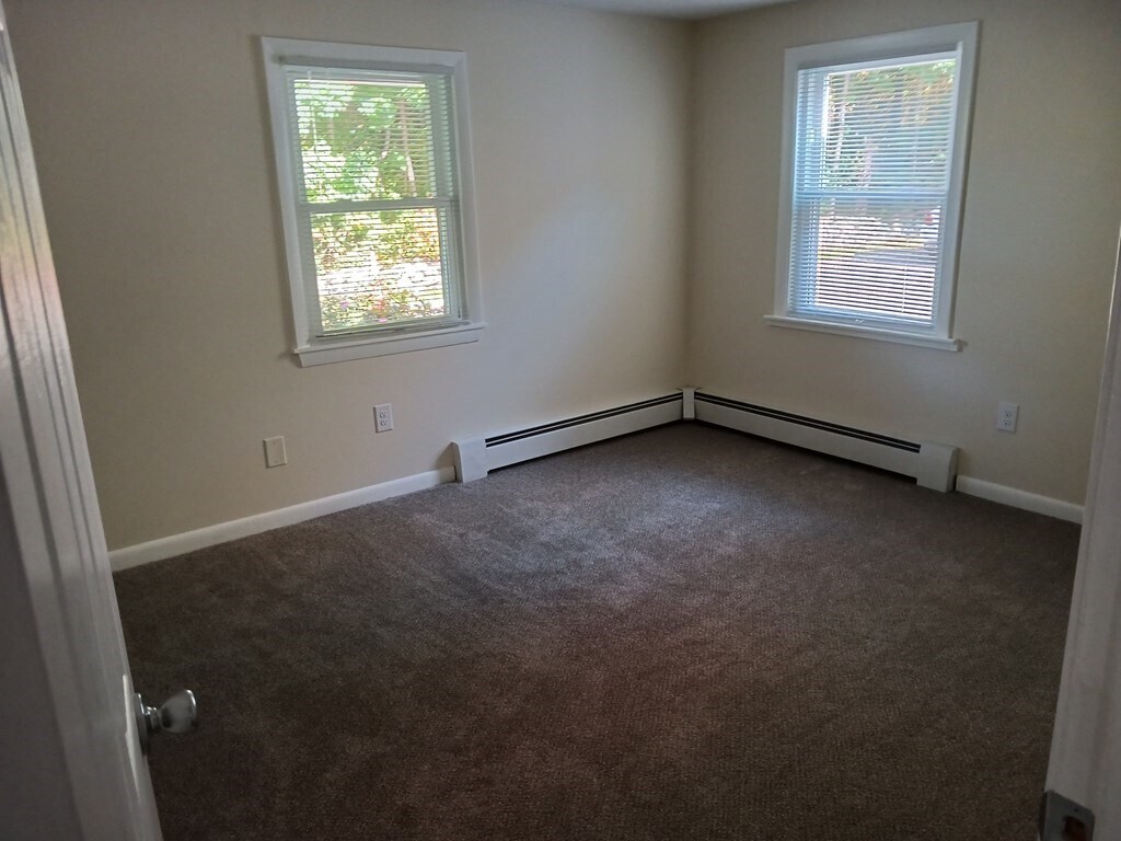 Building Photo - 101 Oak St