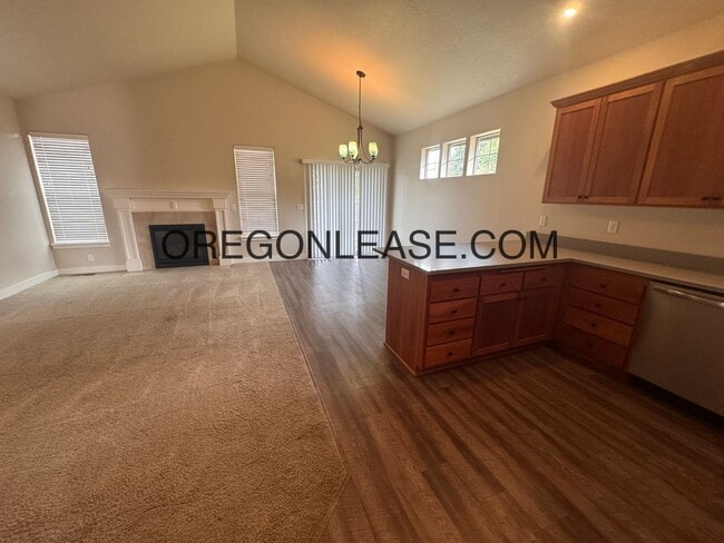 Building Photo - 2019 construction 3 bedroom 2 full bath We...