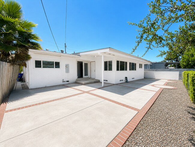 Foto del edificio - 5607 Dorothy Way