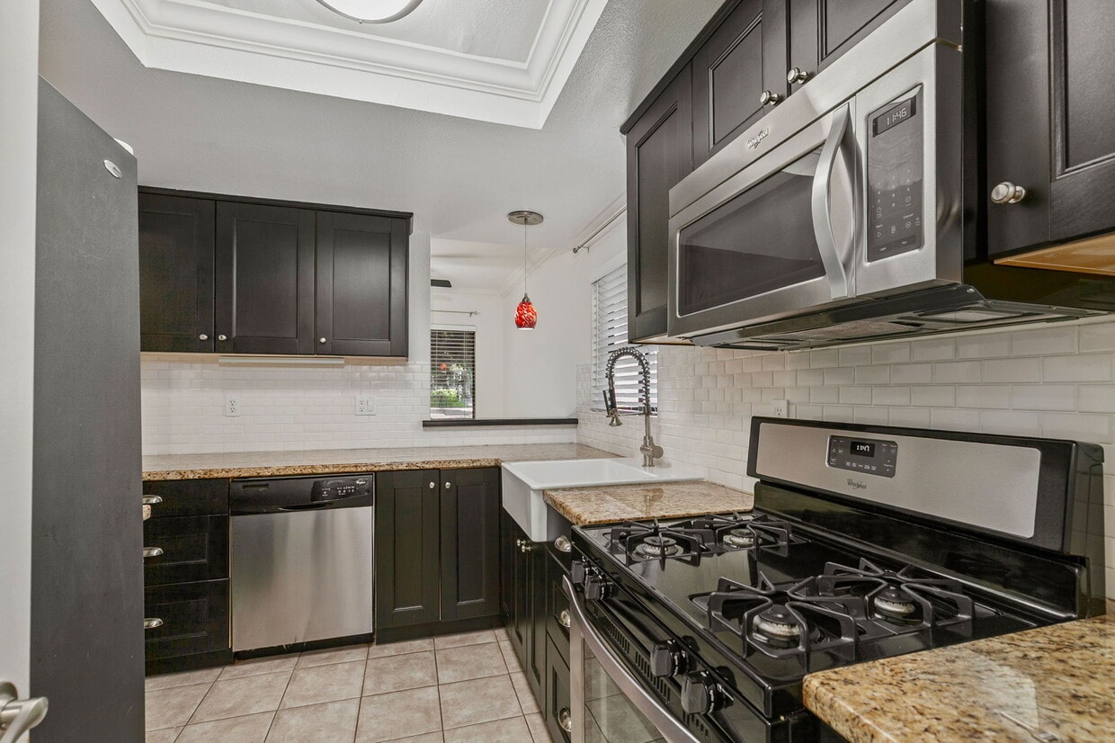 Primary Photo - 1083 Shadowridge Dr