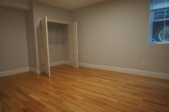 Foto del edificio - $3,850 Renovated 3BR Near Boston College | Parking Included | Updated Kitchen & Bath