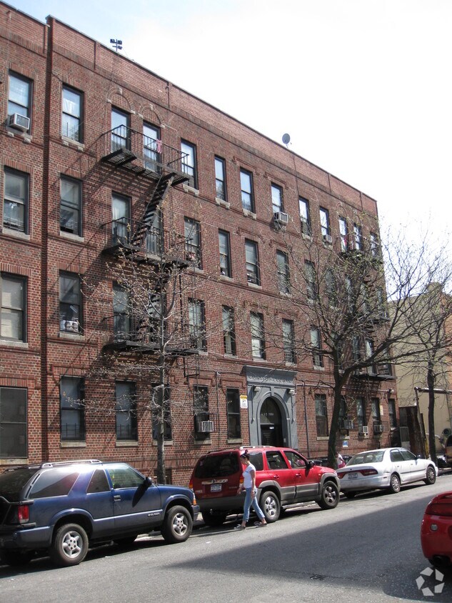 Primary Photo - 108 Grove St