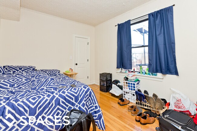 Building Photo - 3509 N Racine Ave