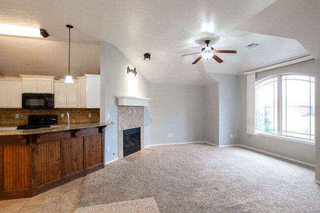 Building Photo - Gorgeous 3 Bed 2 Bath Home in Heart Of Yukon!