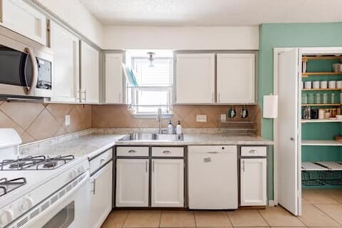 Building Photo - 1405 Wayne Dr