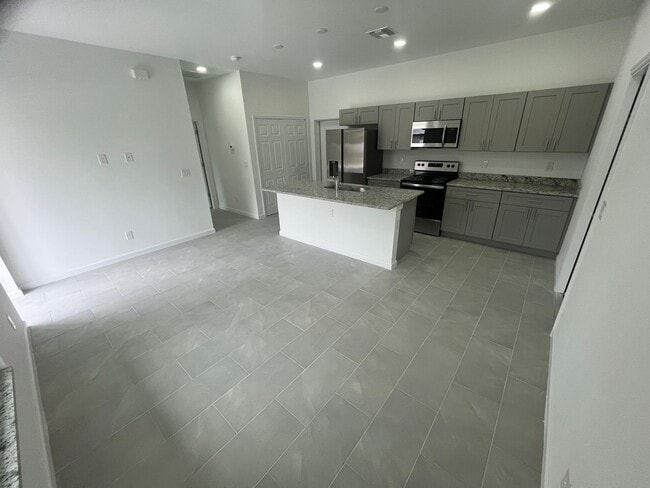 Building Photo - Brand New 1 Bed - 1 Bath - 1 Car Garage Gem in Desirable Lehigh Acres Location!