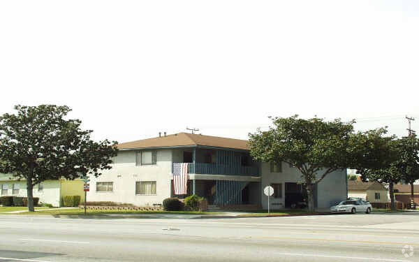 Building Photo - 17901 Crenshaw Blvd