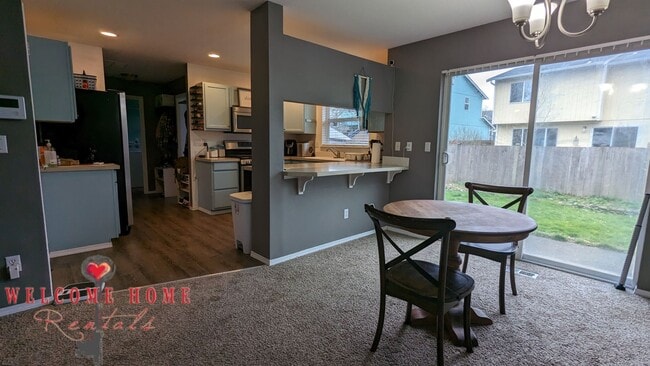 Building Photo - Wonderful Yelm home with large fenced yard...