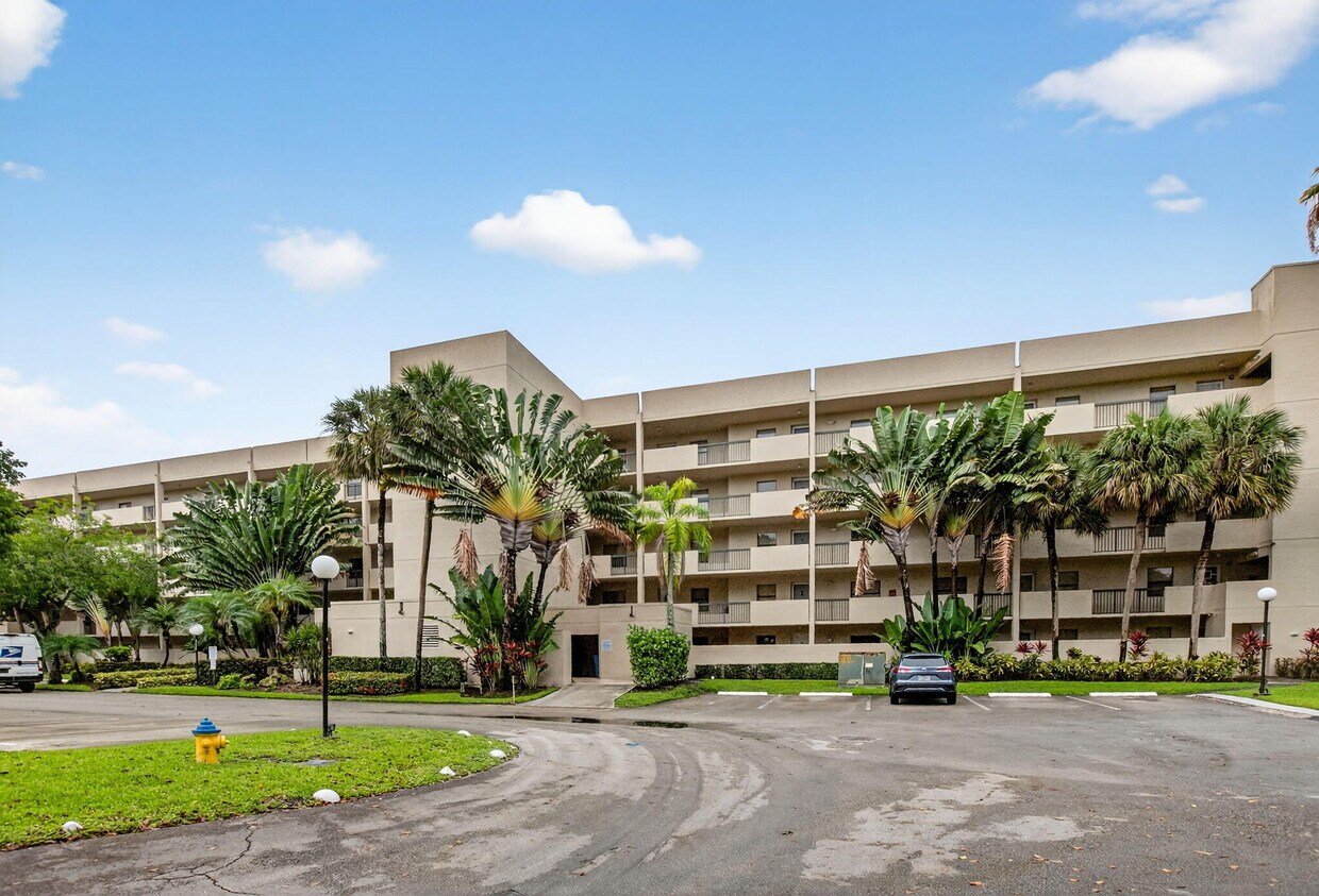 Foto principal - 2900 NW 42nd Ave