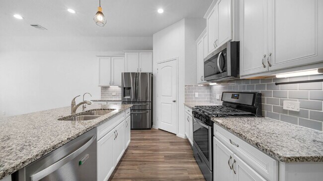 Building Photo - Welcome home to this beautifully maintained 4-bedroom, 3-bath home in the desirable Fairwater com...