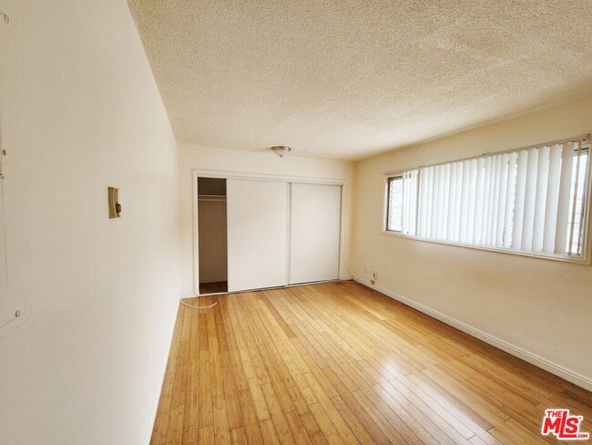 Foto del edificio - 425 S Kenmore Ave