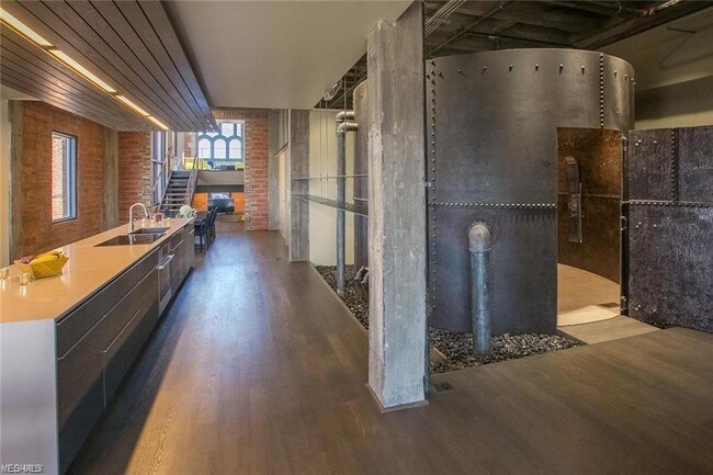 Foto del edificio - 10660 Carnegie Ave