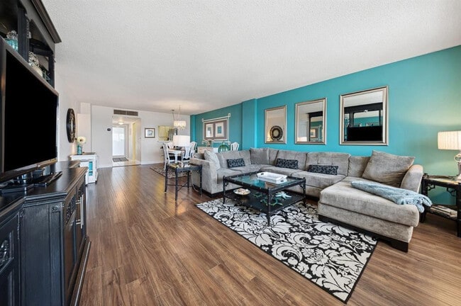 Foto del edificio - 328 N Ocean Blvd