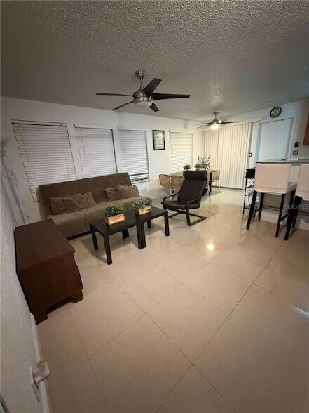 Foto del edificio - 11514 Westwood Blvd