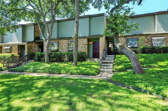 Building Photo - 7122 Wood Hollow Dr