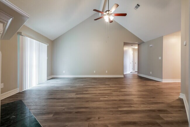 Building Photo - 275 Eagle Way