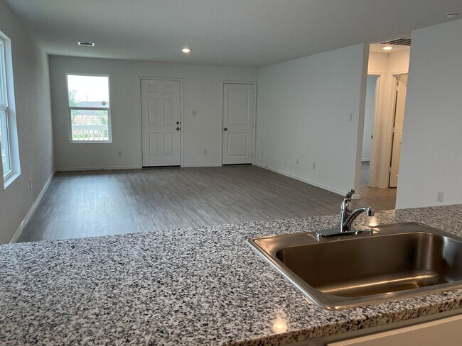 Foto del edificio - New construction single family home in one...