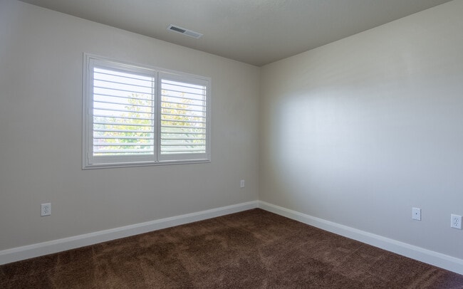 Building Photo - 986 Camel Springs Dr