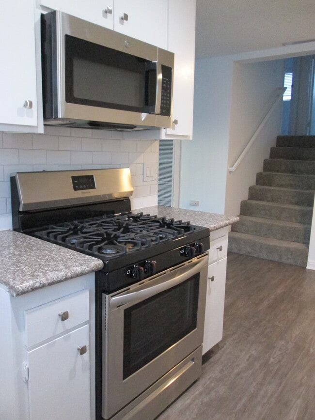 Building Photo - Brentwood Apartments