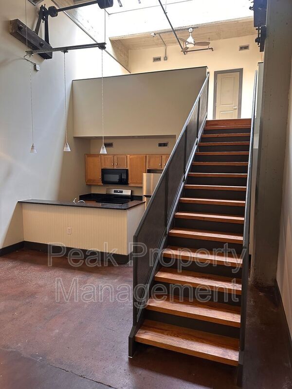 Photo - 212 W 7th St House