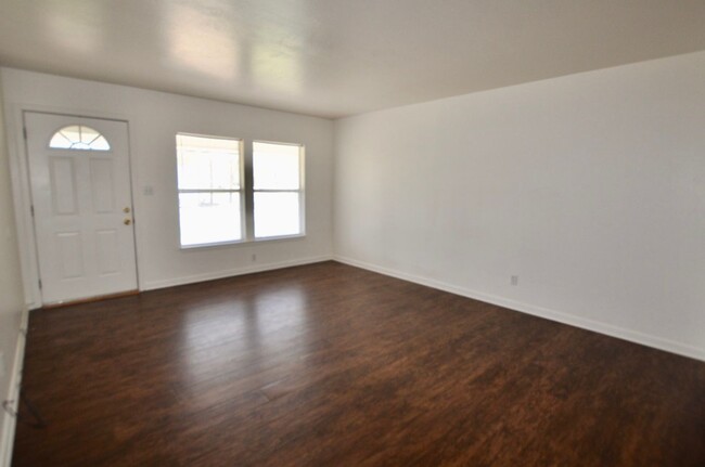 Foto del edificio - FOR LEASE!  Cute 1 Bedroom - 1 Bath - Dupl...