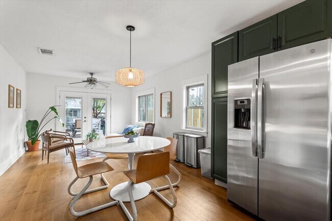 Building Photo - 3007 E 18th St