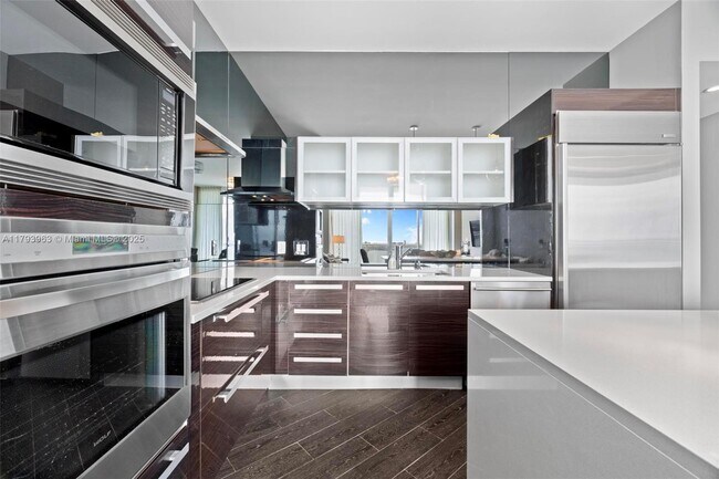 Foto del edificio - 2020 N Bayshore Dr