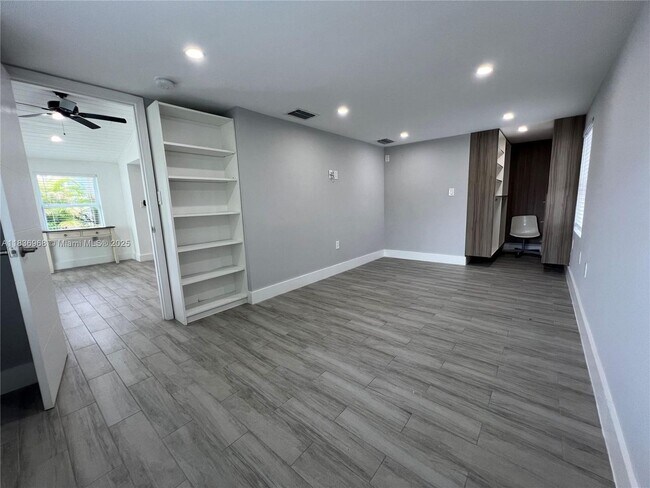 Foto del edificio - 2418 Taft St