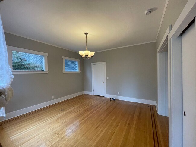 Foto del edificio - Elegant 4BR 2.5Bath Home with Fenced Yard ...