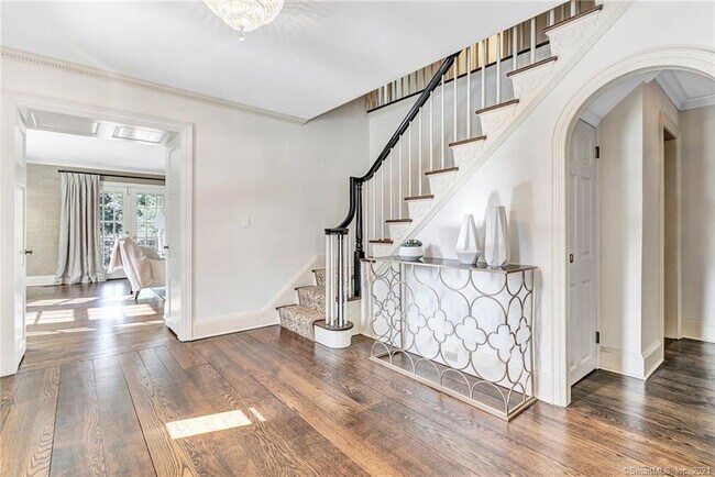 Building Photo - 9 Brookside Dr