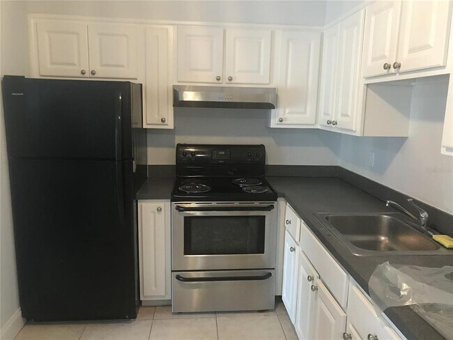 Foto del edificio - 492 Banyon Tree Cir