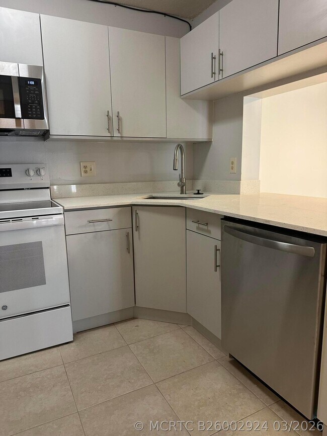 Building Photo - 208 Foxtail Dr
