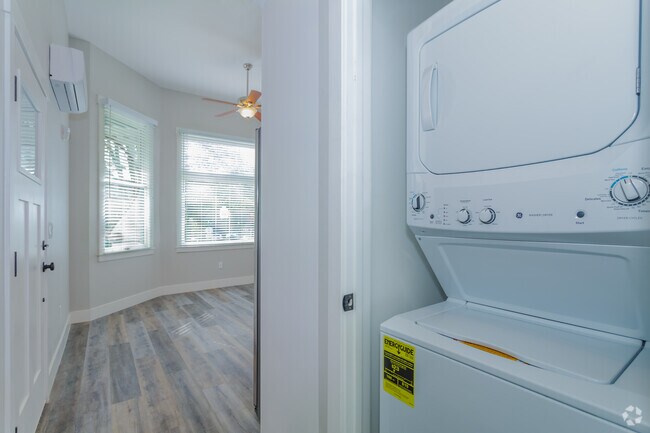 2HAB, 1BA - 649 ft² - 1301 H Street